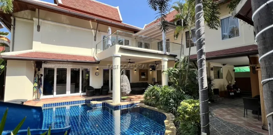 Casa de 4 dormitorios en Jomtien Beach, Pattaya, Tailandia № 212821
