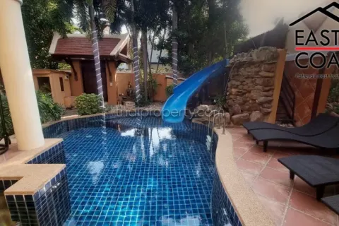 Casa de 4 dormitorios en Jomtien Beach, Pattaya, Tailandia № 212821 - foto 16