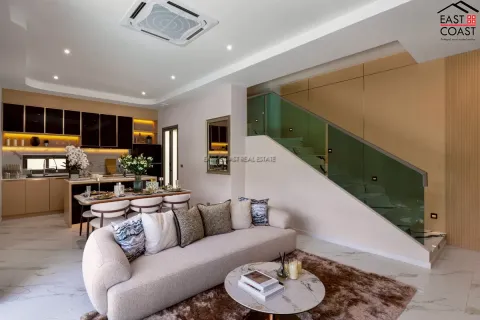Casa de 4 dormitorios en Pattaya, Tailandia № 212820 - foto 17