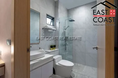 Casa de 4 dormitorios en Pattaya, Tailandia № 212820 - foto 14