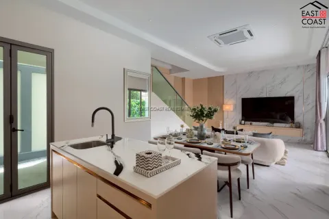 Casa de 4 dormitorios en Pattaya, Tailandia № 212820 - foto 19