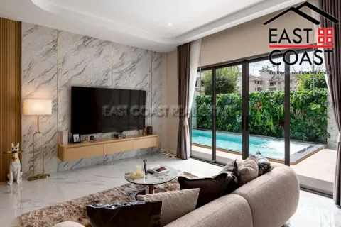 Casa de 4 dormitorios en Pattaya, Tailandia № 212820 - foto 4