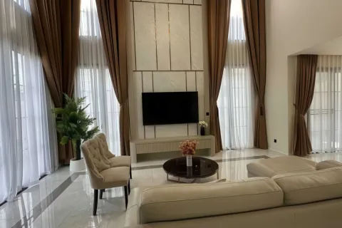 Дом в Паттайе, Таиланд с 5 комнатами № 155686 - фото 3