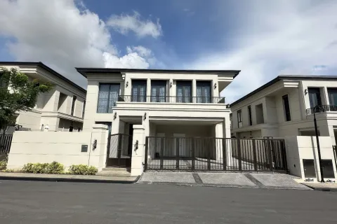 House in Pattaya, Thailand 4 bedrooms № 155686