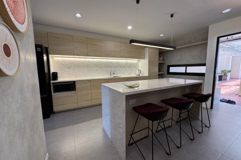 Condo à Huai Khwang, Bangkok, Thaïlande, 2 chambres  № 163463 - photo 2