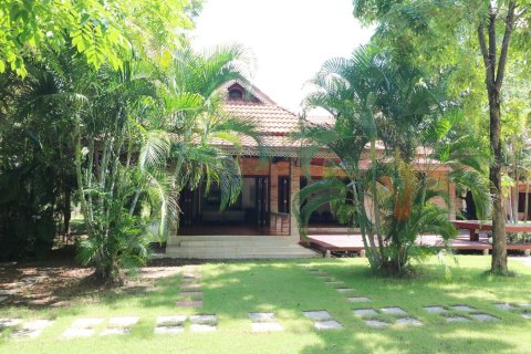 Land in Nong Khai, Thailand 51200 sq.m. № 163467 - photo 18