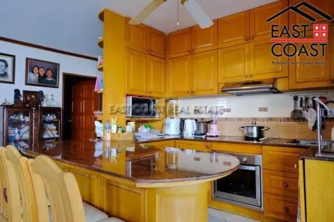 Condominio de 3 dormitorios en Jomtien Beach, Pattaya, Tailandia № 213112 - foto 7