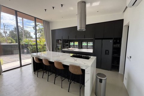 Villa in Surat Thani, Thailand 3 bedrooms № 134724 - photo 8