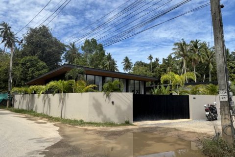 Villa in Surat Thani, Thailand 3 bedrooms № 134724 - photo 4