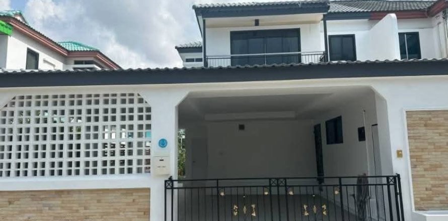 House in Pattaya, Thailand 4 bedrooms № 152757