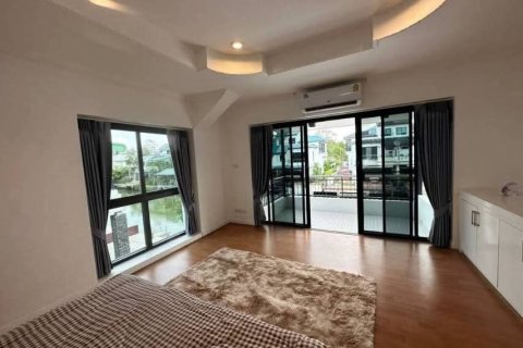 House in Pattaya, Thailand 4 bedrooms № 152757 - photo 8
