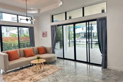 House in Pattaya, Thailand 4 bedrooms № 152757 - photo 4
