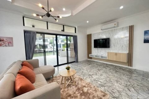 House in Pattaya, Thailand 4 bedrooms № 152757 - photo 3