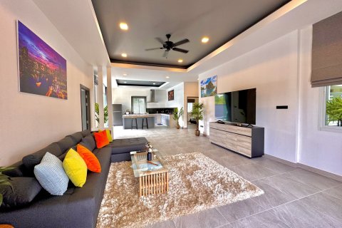 Villa in Pattaya, Thailand 3 bedrooms № 152761 - photo 4