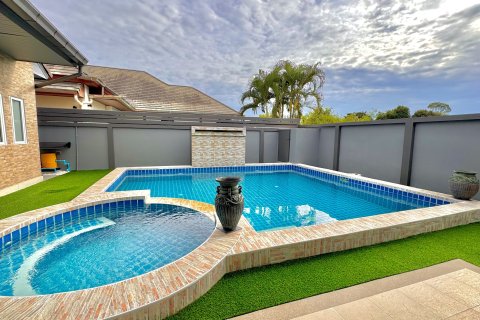 Villa in Pattaya, Thailand 3 bedrooms № 152761 - photo 11