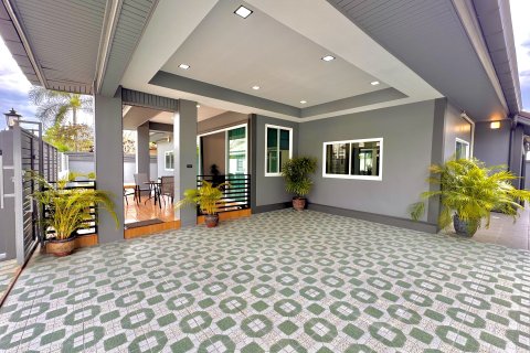 Villa in Pattaya, Thailand 3 bedrooms № 152761 - photo 2