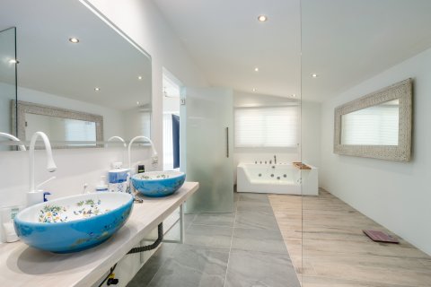 Villa in Ko Samui, Thailand 9 bedrooms № 152762 - photo 9