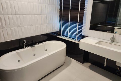 Maison à Chatuchak, Bangkok, Thaïlande 5 chambres № 161768 - photo 10