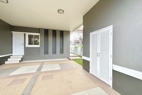 House in San Kamphaeng, Thailand 4 bedrooms № 138779 - photo 3