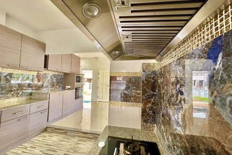 House in San Kamphaeng, Thailand 4 bedrooms № 138779 - photo 8