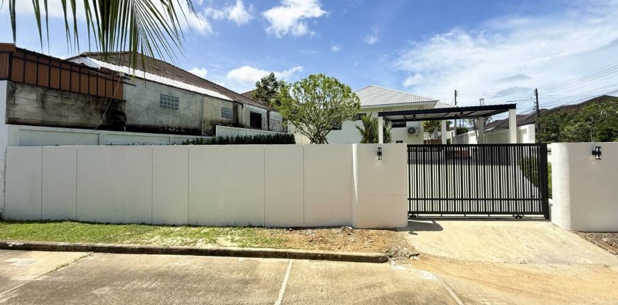 House in Phuket, Thailand 4 bedrooms № 138781