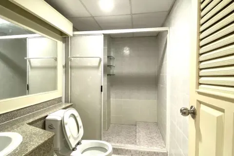 Studio dans le Condo à Khlong Toei, Bangkok, Thaïlande  № 169537 - photo 4