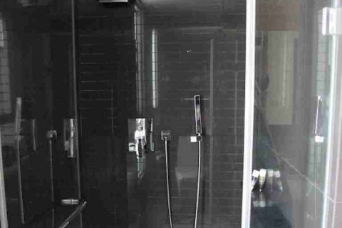 Condo in Bangkok, Thailand, 2 bedrooms  № 183509 - photo 10