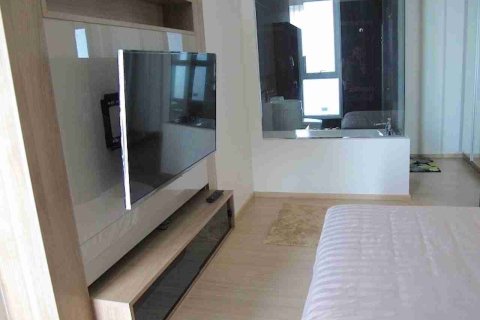Condo in Bangkok, Thailand, 2 bedrooms  № 183509 - photo 12