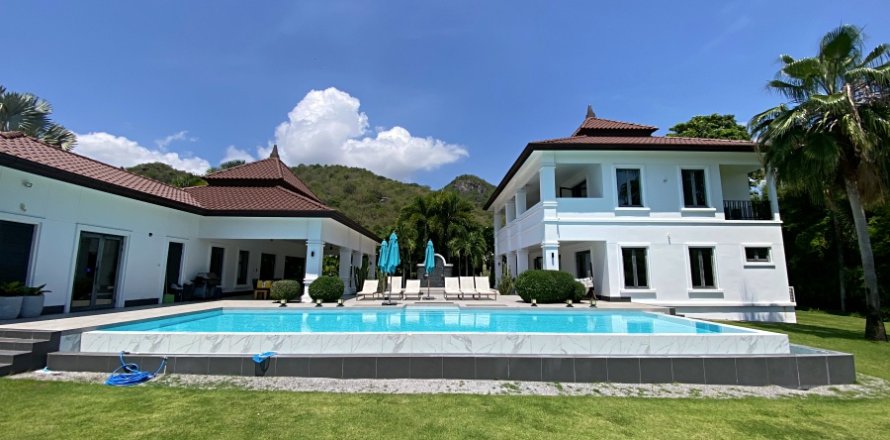 Villa à Hua Hin, Thaïlande 4 chambres № 168357
