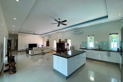 Villa in Hua Hin, Thailand 4 bedrooms № 168389 - photo 13
