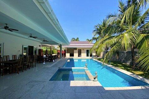 Villa in Hua Hin, Thailand 4 bedrooms № 168389 - photo 5