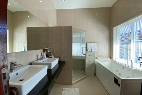 Villa in Hua Hin, Thailand 4 bedrooms № 168389 - photo 20