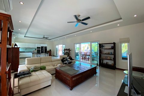 Villa in Hua Hin, Thailand 4 bedrooms № 168389 - photo 11