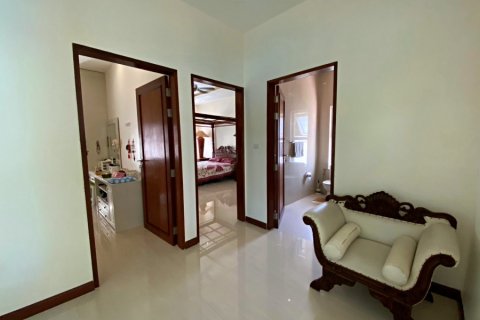 Villa in Hua Hin, Thailand 4 bedrooms № 168389 - photo 16