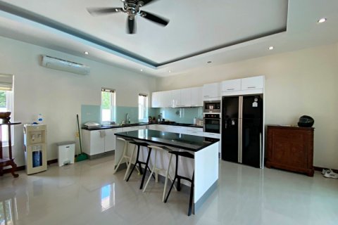 Villa in Hua Hin, Thailand 4 bedrooms № 168389 - photo 14
