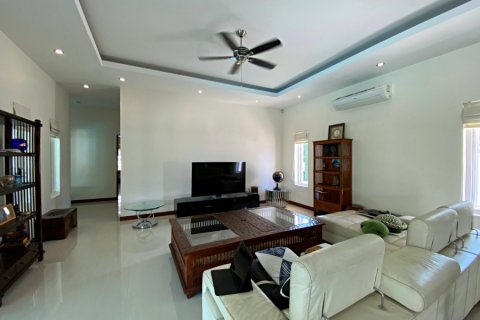 Villa in Hua Hin, Thailand 4 bedrooms № 168389 - photo 12
