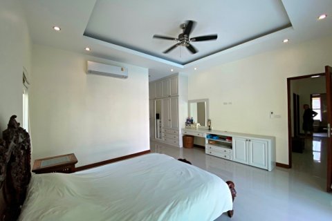 Villa in Hua Hin, Thailand 4 bedrooms № 168389 - photo 18