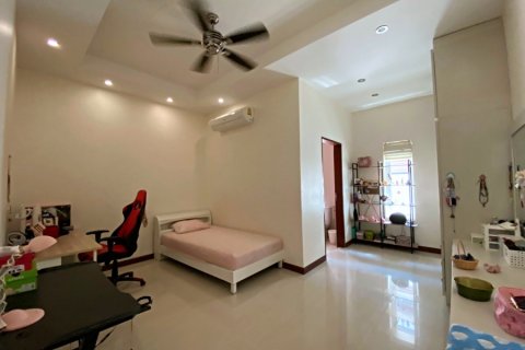 Villa in Hua Hin, Thailand 4 bedrooms № 168389 - photo 23