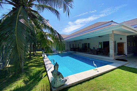 Villa in Hua Hin, Thailand 4 bedrooms № 168389