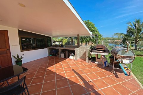 Villa in Pran Buri, Thailand 5 bedrooms № 168392 - photo 10