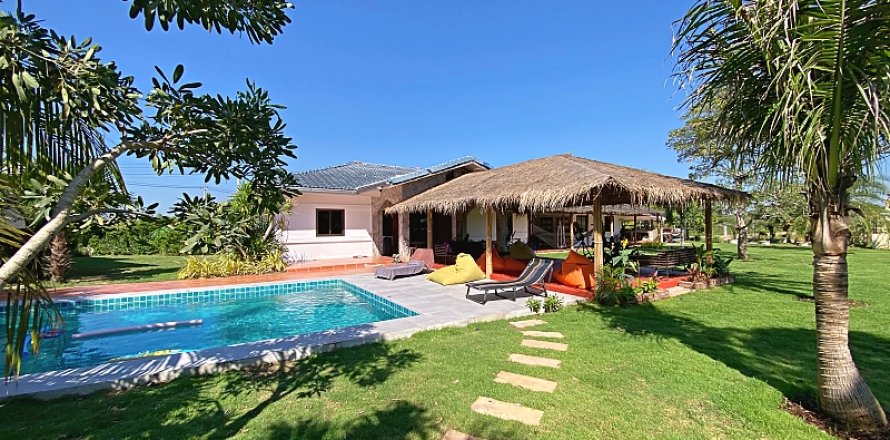 Villa in Pran Buri, Thailand 5 bedrooms № 168392