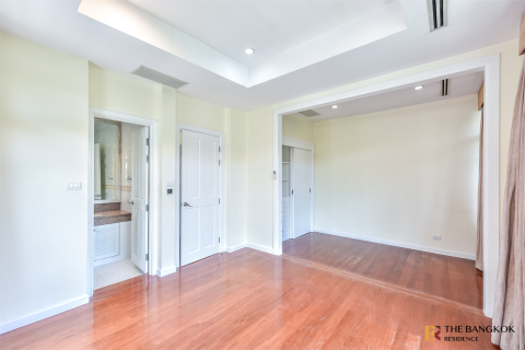 House in Bangkok, Thailand 4 bedrooms № 190246 - photo 15