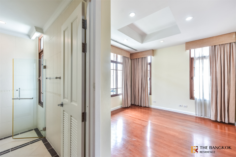 House in Bangkok, Thailand 4 bedrooms № 190246 - photo 5