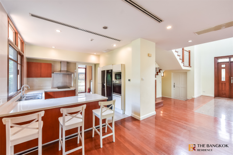 House in Bangkok, Thailand 4 bedrooms № 190246 - photo 11