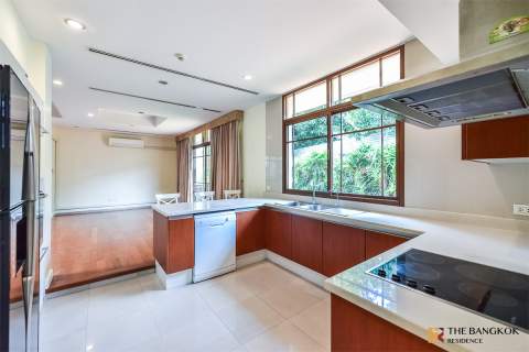 House in Bangkok, Thailand 4 bedrooms № 190246 - photo 17
