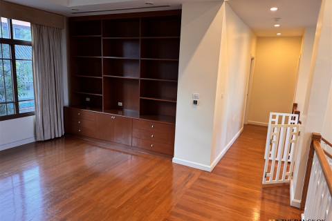 House in Bangkok, Thailand 4 bedrooms № 190246 - photo 12