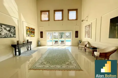 Casa de 6 dormitorios en Pattaya, Tailandia № 211301 - foto 5