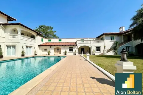 Casa de 6 dormitorios en Pattaya, Tailandia № 211301 - foto 10