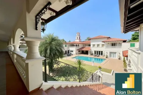 Casa de 6 dormitorios en Pattaya, Tailandia № 211301 - foto 6