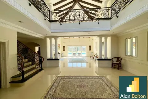 Casa de 6 dormitorios en Pattaya, Tailandia № 211301 - foto 15